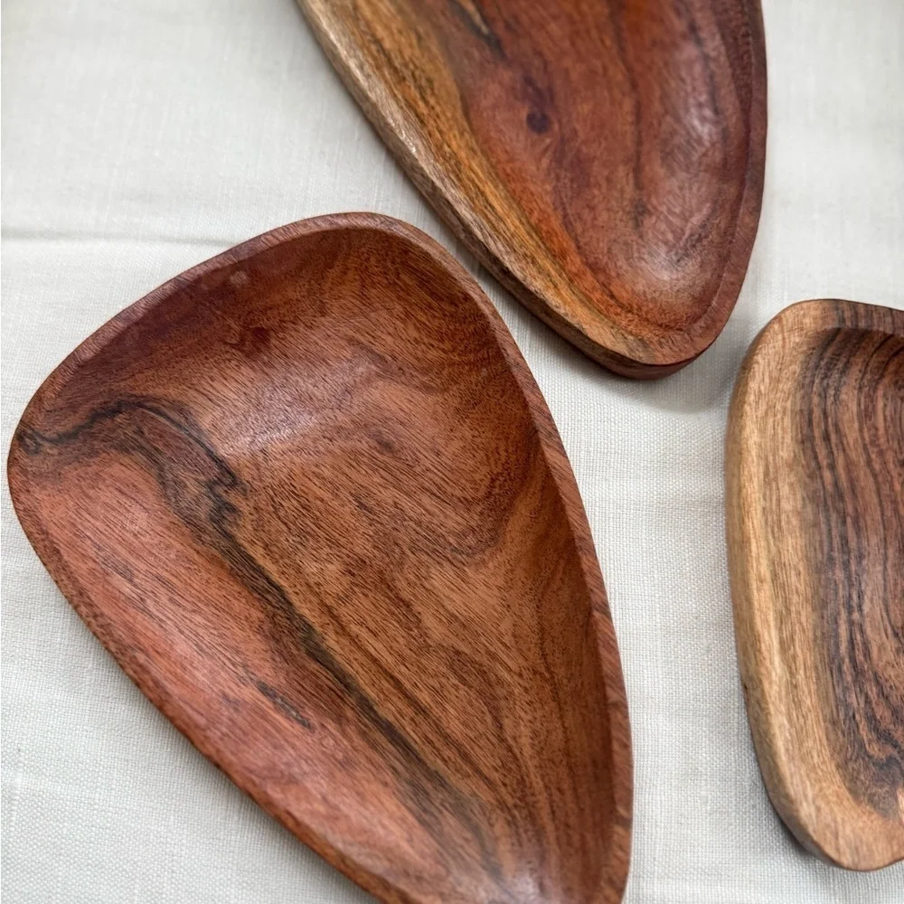 Sembla Set of 3 Wood Petal  triangular nesting Trays like new